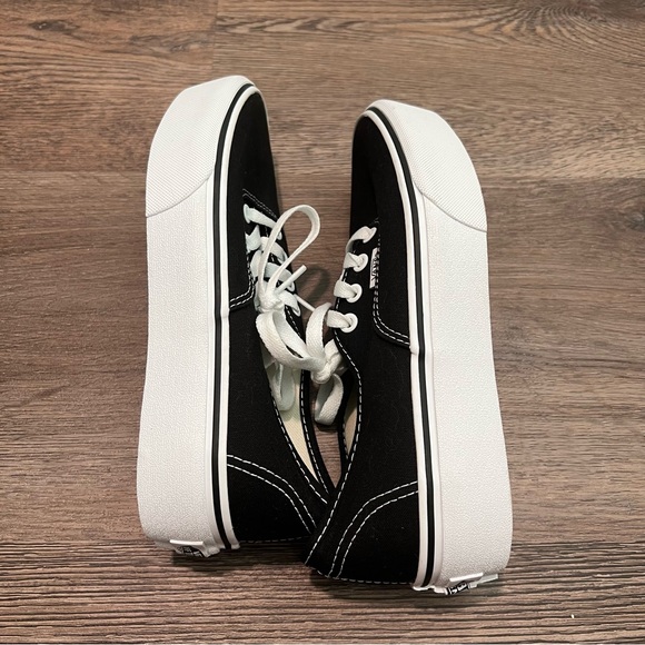 New Vans Black Authentic Shoe 6.5 Lifestyle, Original Icon, Lightweight Canvas - Picture 8 of 11